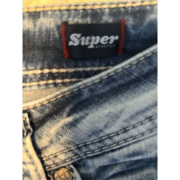 Silver Jeans Co Suki Mid Capri Distressed Light Wash Blue Jeans - Picture 6 of 8